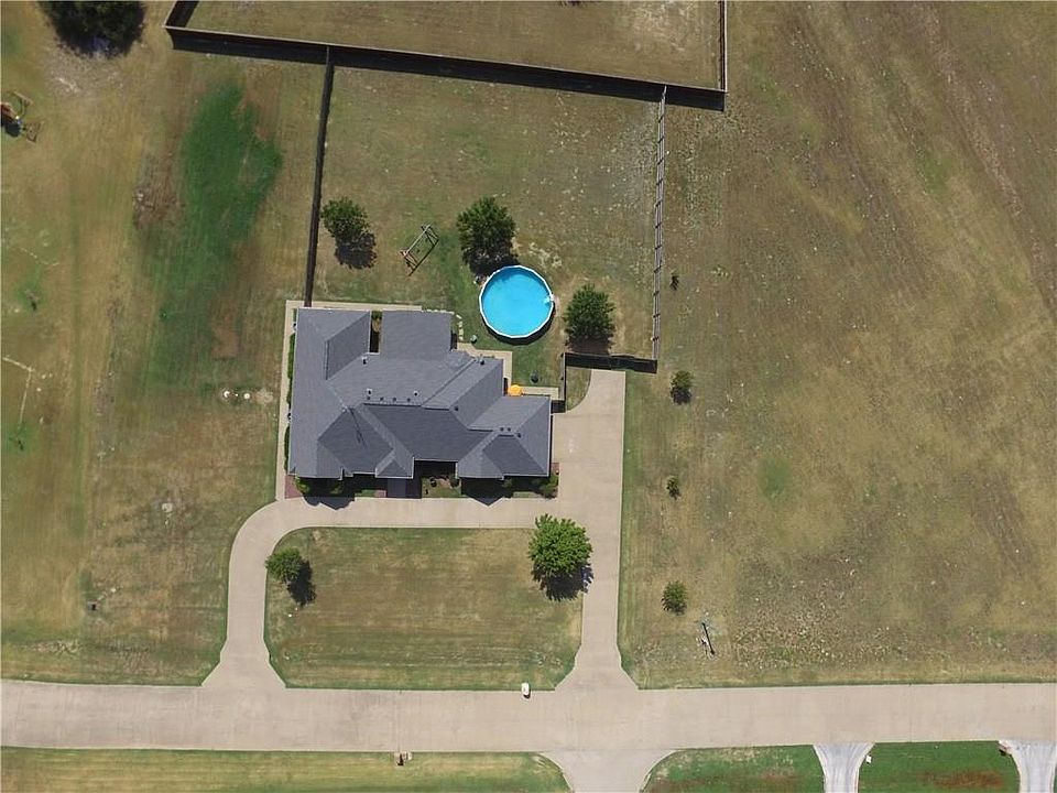 2nd image of 2088 Pin Oak Dr