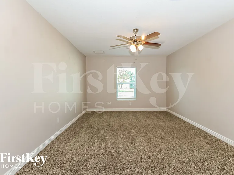 526 SW Dahled Ave — Photo 9