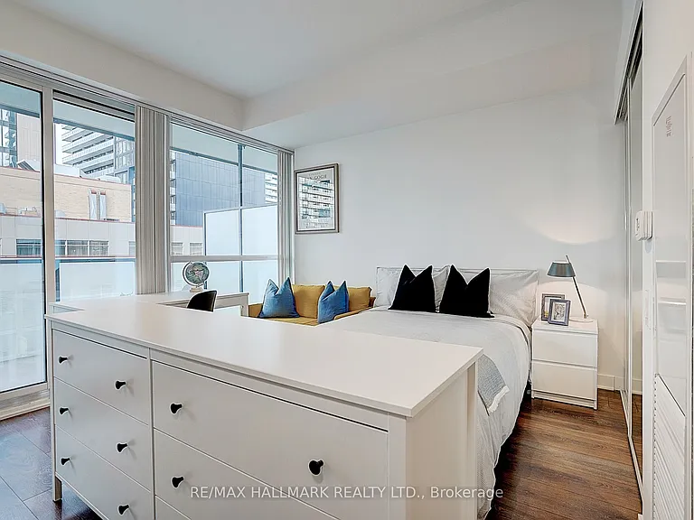 15 Grenville St #1406 — Photo 21