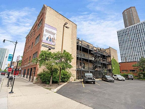 4th image of 735 W Waveland Ave #3