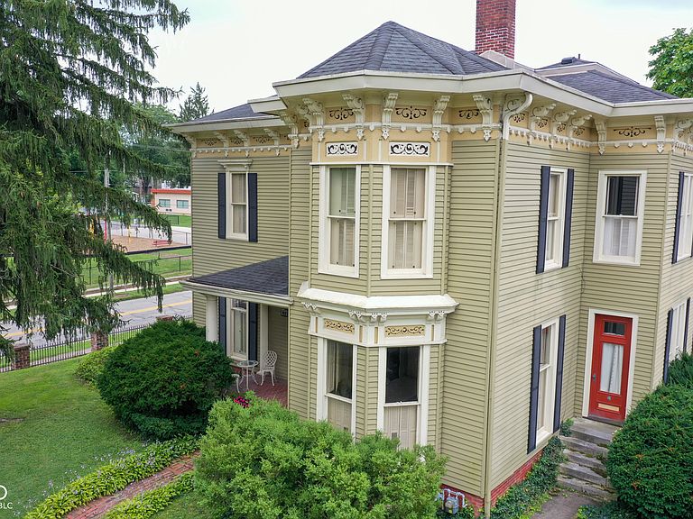 Listing photo 2
