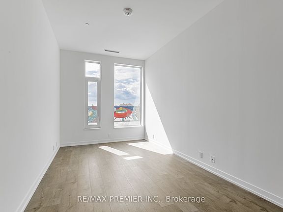 5th image of 7 Buttermill Ave #Townhouse 17