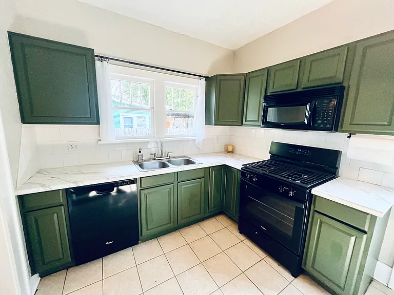 205 S Flood Ave — Photo 7