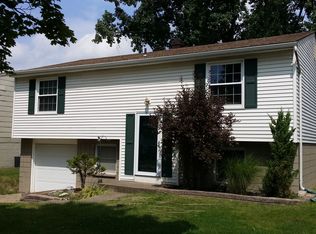 8 W Rouen Dr, Buffalo, NY 14227