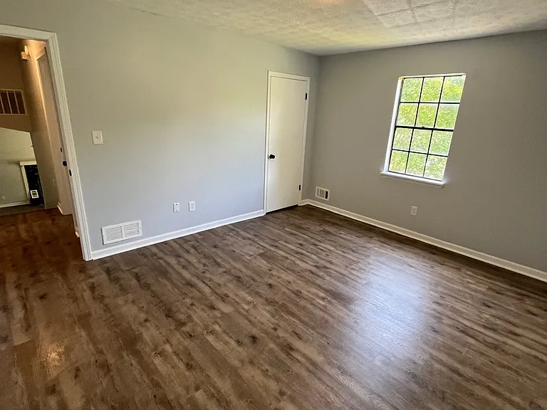 1949 Lullwater Cir — Photo 7