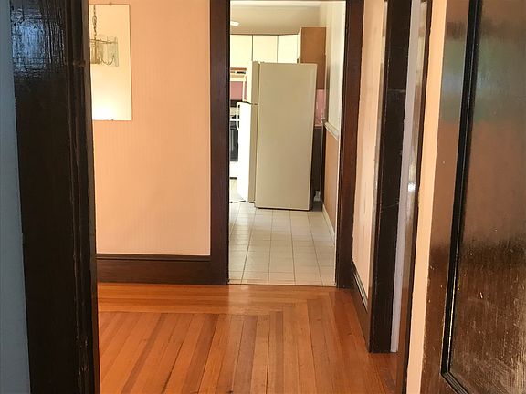 5th image of 8-10 Auburn Ave Floor 2