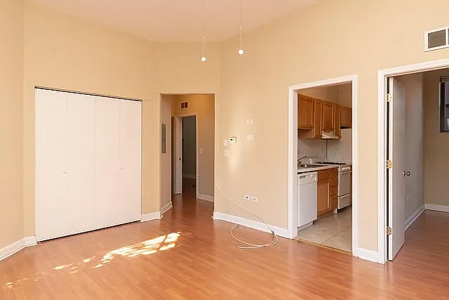 742 W. Fullerton — Photo 4