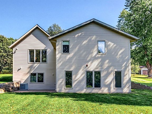 3rd image of 415 Hewitt Street