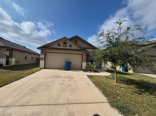 345 Middle Green Loop, Floresville, TX 78114