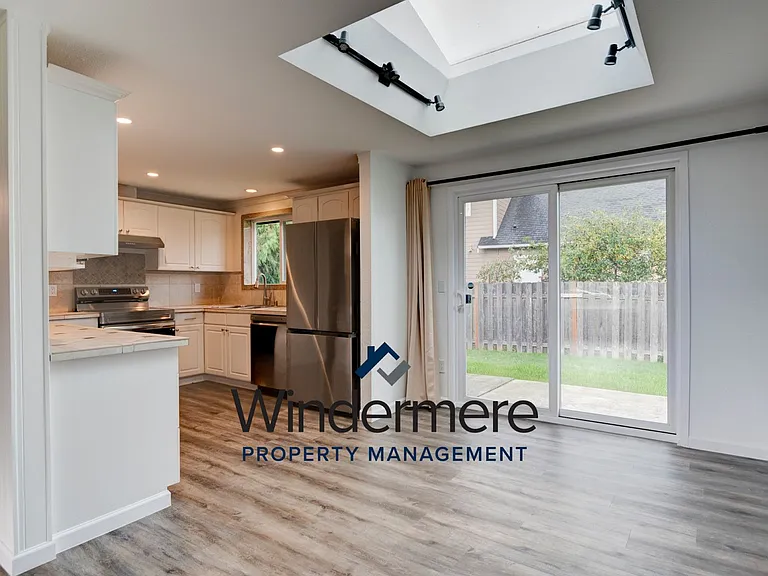 890 NW Haslo Pl — Photo 6