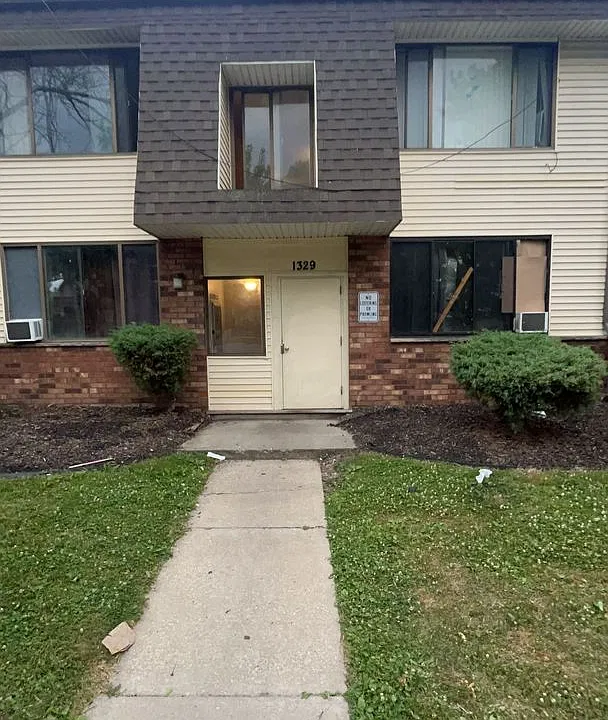 1305 1345 W Locust Street 2866 #2868