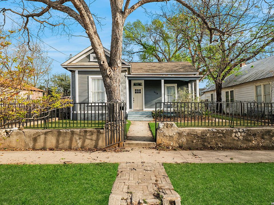 1st image of 419 E Woodlawn