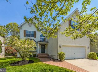 6 Wood View Dr, Mount Laurel, NJ 08054