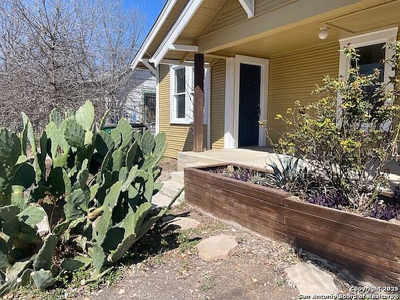 4th image of 431 Blue Bonnet