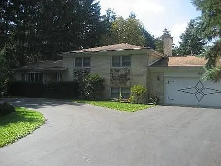 192 Harvey Ave photo 1
