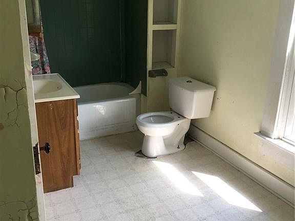 5th image of 3648 Evansville Ave