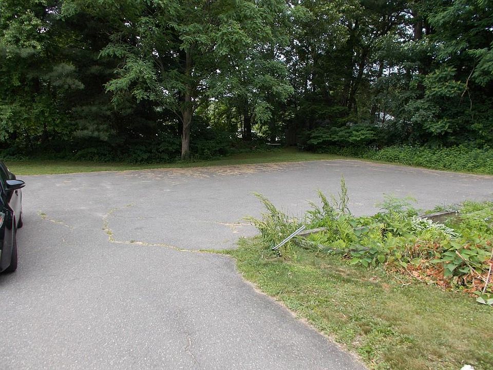 2nd image of 10 Pine Brook Curv