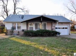 1224 SE Pinecrest Dr, Topeka, KS 66605