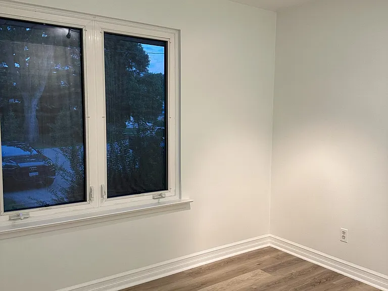 570 Wingrove Cres — Photo 9