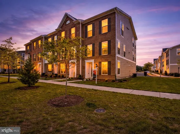 46077 Hall Rd, Sterling, VA 20166