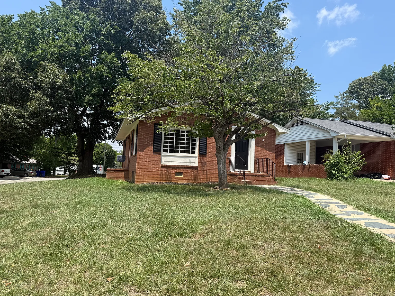 2 bed, 900 sqft, $1,100 — Photo 2