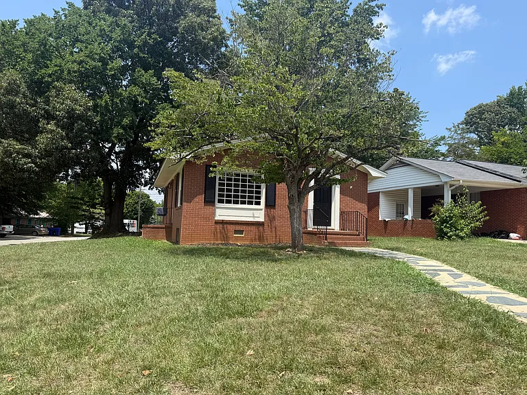 812 Kate St — Photo 2