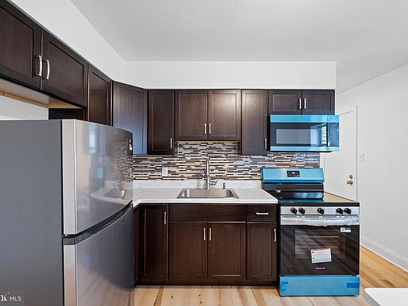 5th image of 322 Sheridan Dr