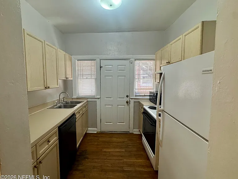 2504 Park St #3 — Photo 6