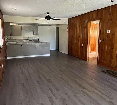5th image of 1319 W Oak St