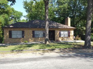 2 Commodore Dr, Belleville, IL 62223