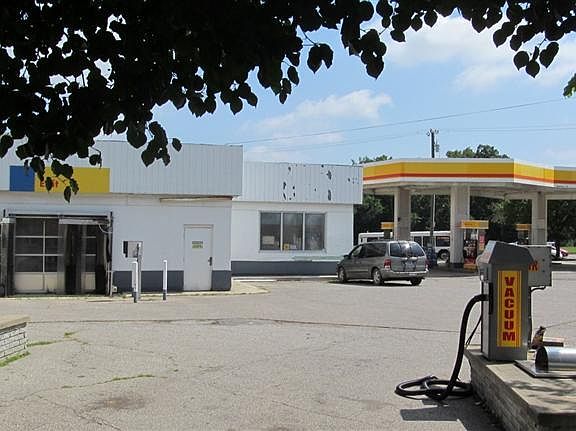 4th image of 2500 Jackson Ave