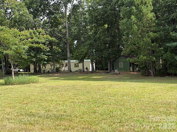 5th image of 556 Gilbert Rd