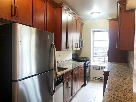 4th image of 10106 67th Dr APT 3C