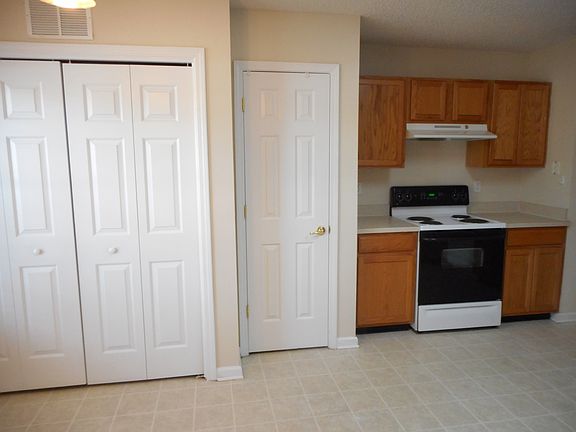 4th image of 6639 Whisper Glen Dr E