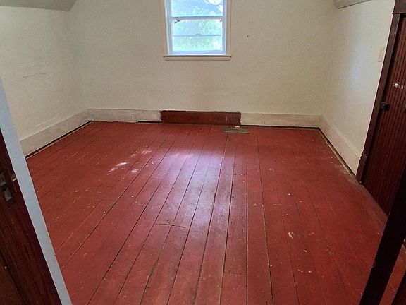 3rd image of 700 Pine St