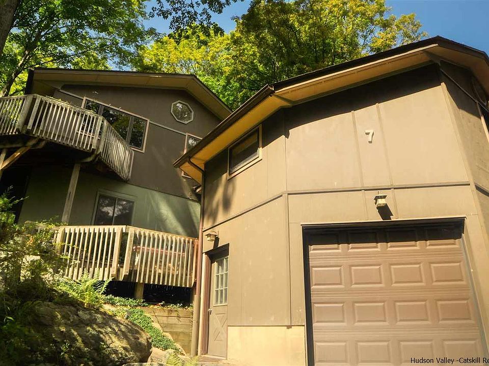 1st image of 7 Crescent Ln