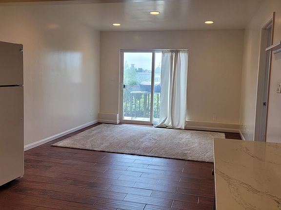 5th image of 552 Hanover St