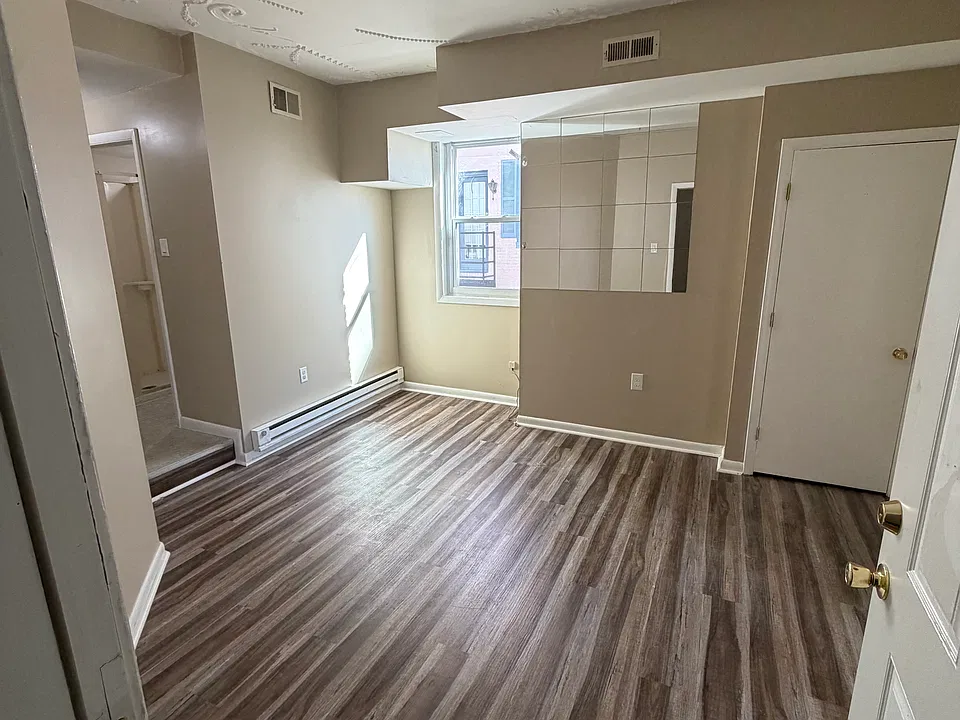 1123 Light St #2