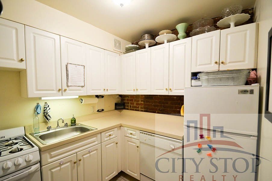 1st image of 118 W 74th St APT 1A