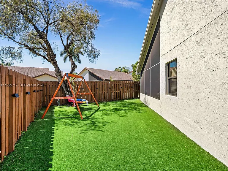2083 Augusta — Photo 37