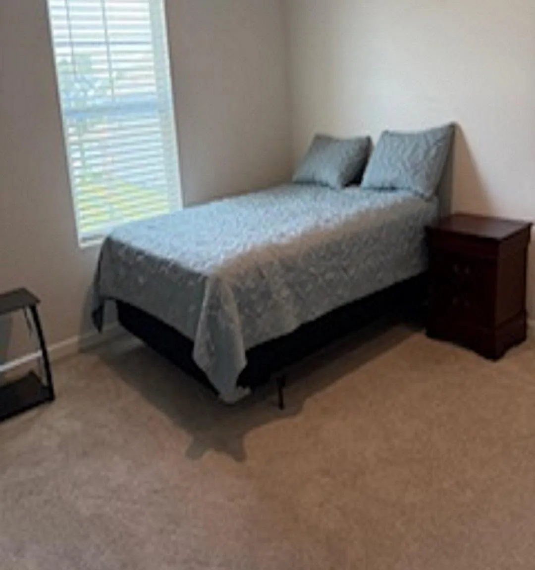 2 bed, 1.0 bath, 3540 sqft, $892 — Photo 4