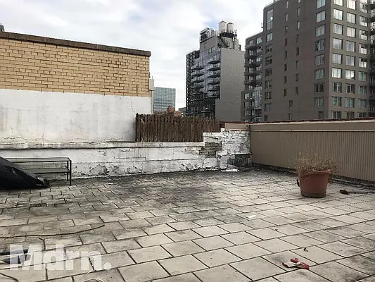 Rented by Mdrn Residential | media 5