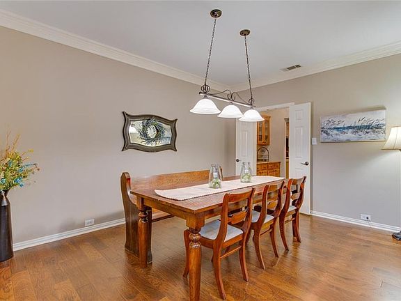 2nd image of 1005 Laurel Oak Dr