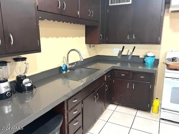 3005 W CLAREMONT Street, Phoenix, AZ 85017