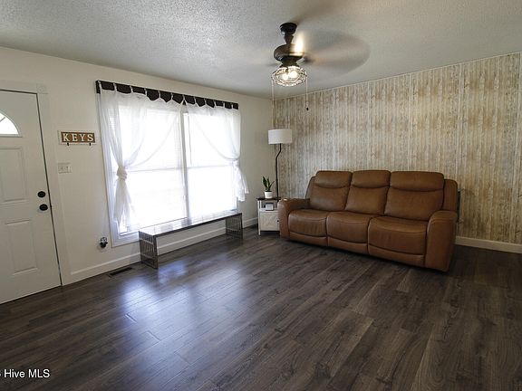 5th image of 104 Pineview Road