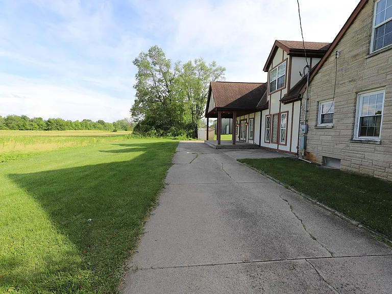 6891 Rings Rd — Photo 18