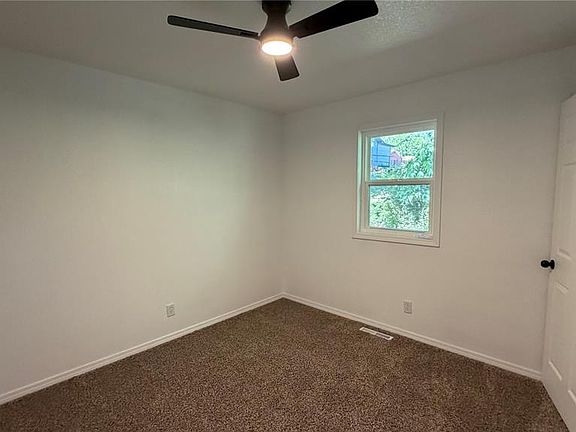 5th image of 1005 Burford Ct