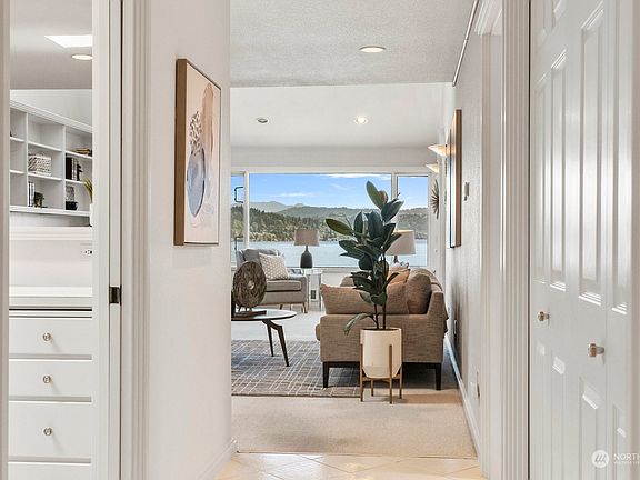 2nd image of 3110 W Lake Sammamish Parkway SE #27
