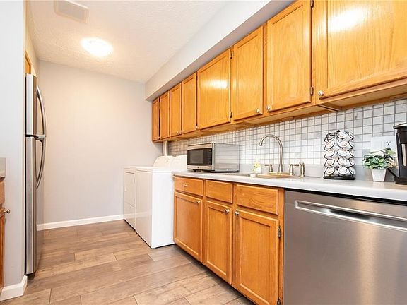4th image of 3405 Beaver Trl APT B