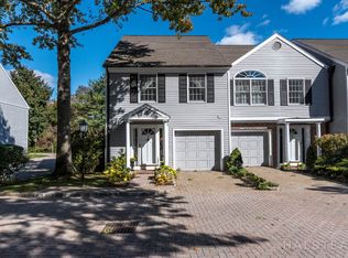 25 Pond Ln, Darien, CT 06820